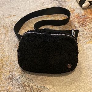 Lululemon sherpa belt bag